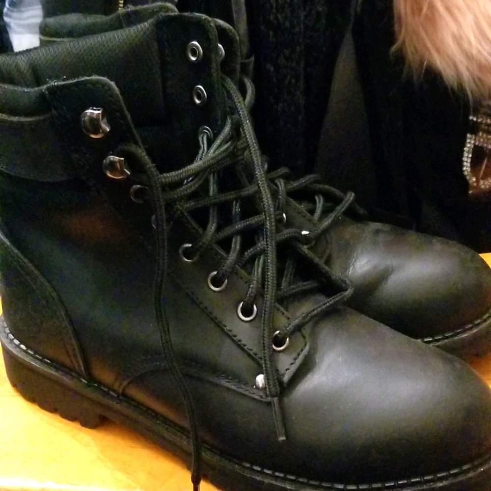 Black steel toe